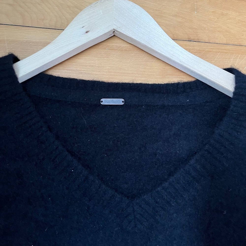 Free People Black 100% Cashmere Cropped V-Neck Sweater Long Sleeve OB1517590 - Picture 5 of 8